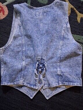 1980s Vintage Women’s Acid Wash Denim Vest - Blue With Bows. See Measurments
